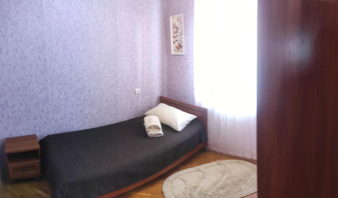 Comfortable Apartments In Centre With 3 Bedrooms Rivne Eksteriør bilde