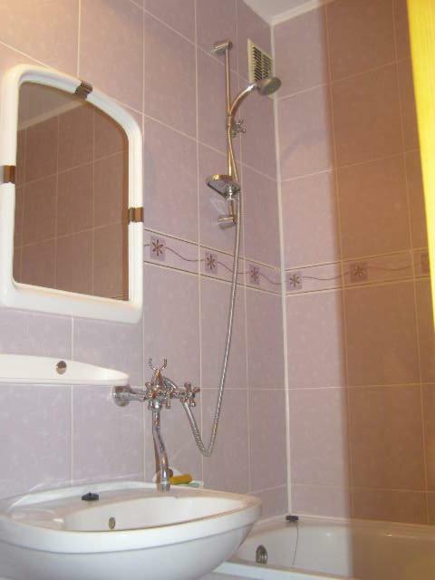 Comfortable Apartments In Centre With 3 Bedrooms Rivne Eksteriør bilde